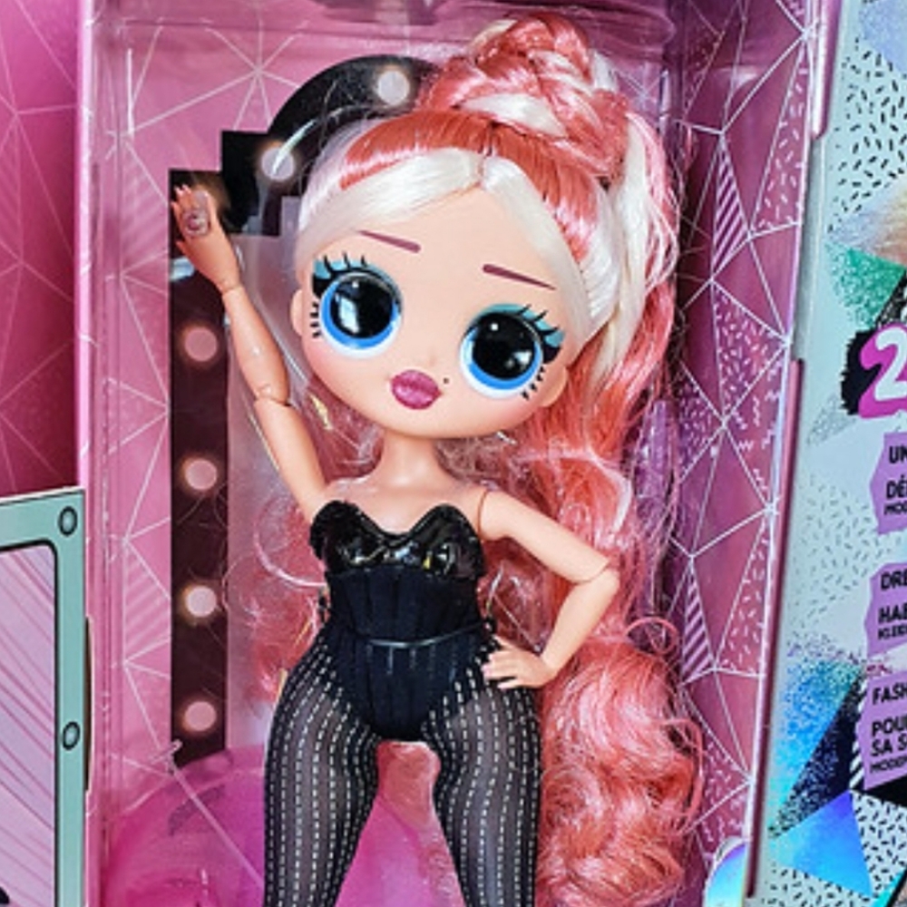 LOL Surprise Doll winter chill big wig Pink Hair and Black bodysuit